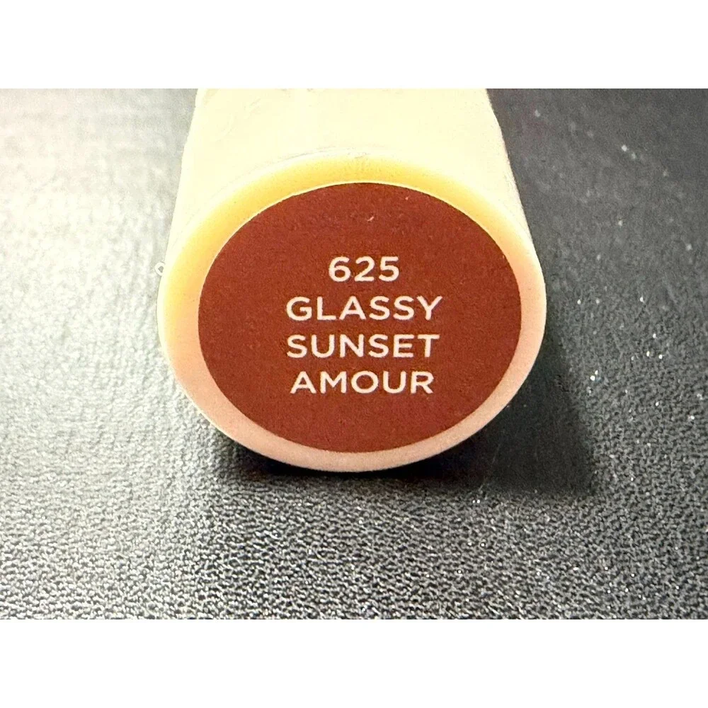 L’Oréal Paris Lumi Le Glass Highlighter Stick – 625 Glassy Sunset Amour
